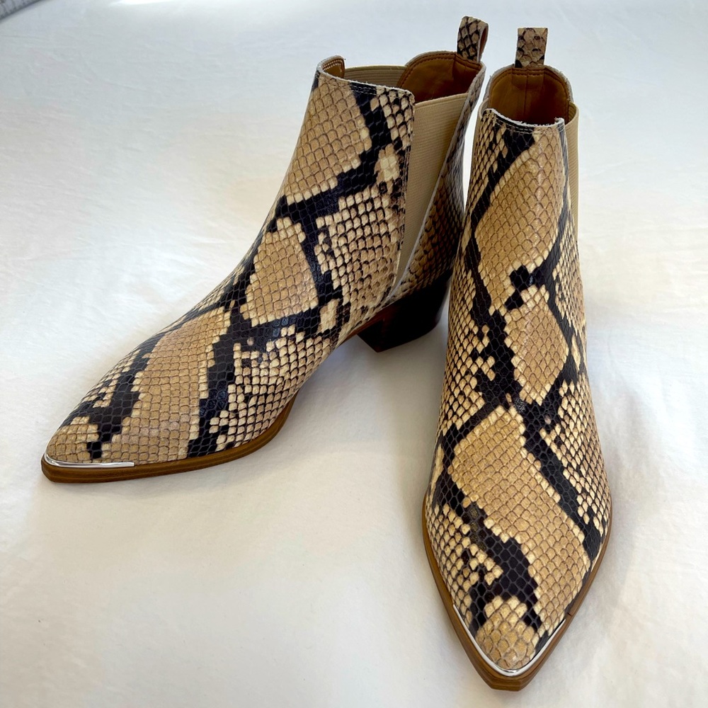 Marc Fisher LYD Yale Chelsea Boot; 7 1/2; NWOT
